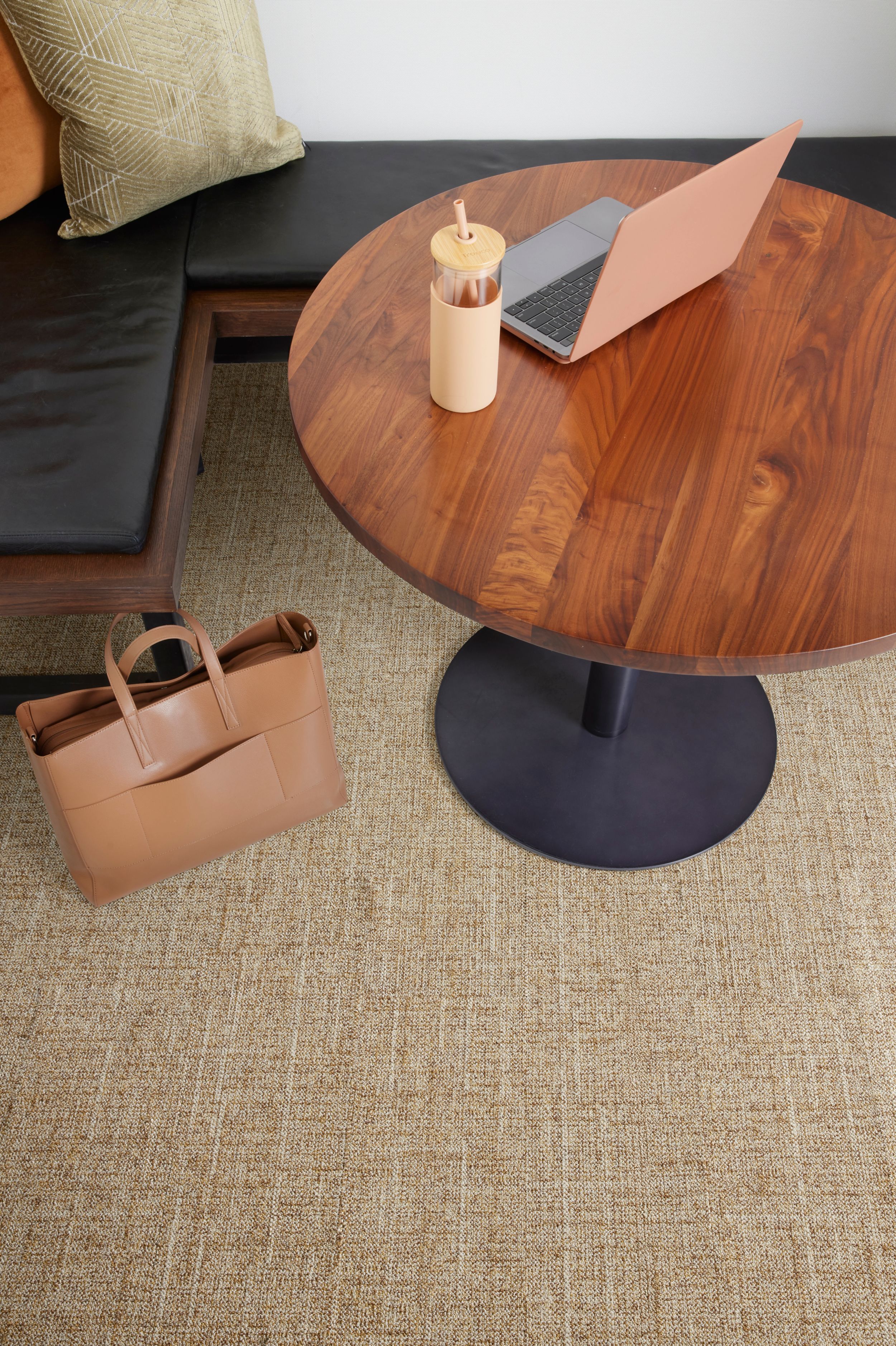 Interface Diminuendo plank carpet tile in workplace collaborative space image number 2